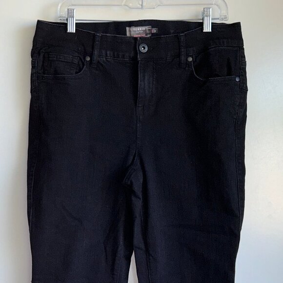 TORRID Bombshell Flare Leg Premium Stretch Black Jeans Size 14S - Picture 3 of 13